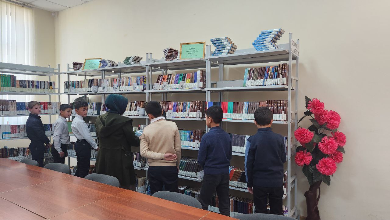 "Qiziqarli kutubxonada"