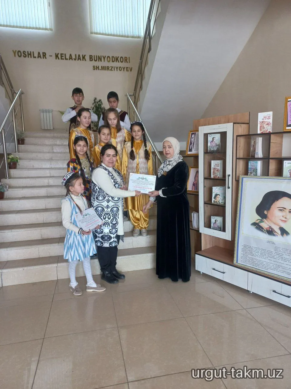 154-maktab Zulfiyaning tavalludiga bag‘ishlab