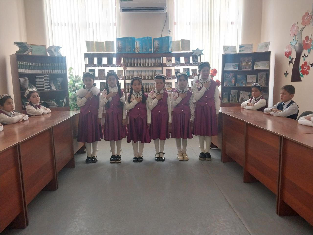 "Ayol borki olam munavvar!"