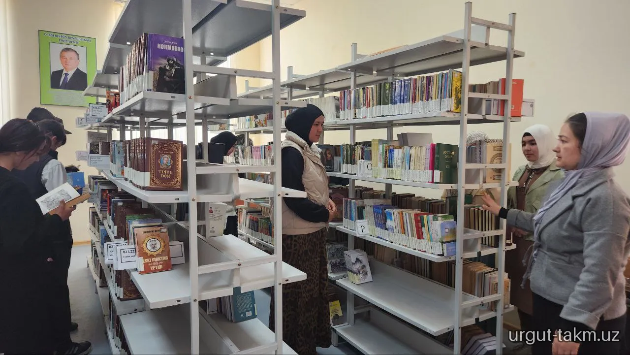4-son kasb-hunar maktabi "Qiziqarli kutubxonada"