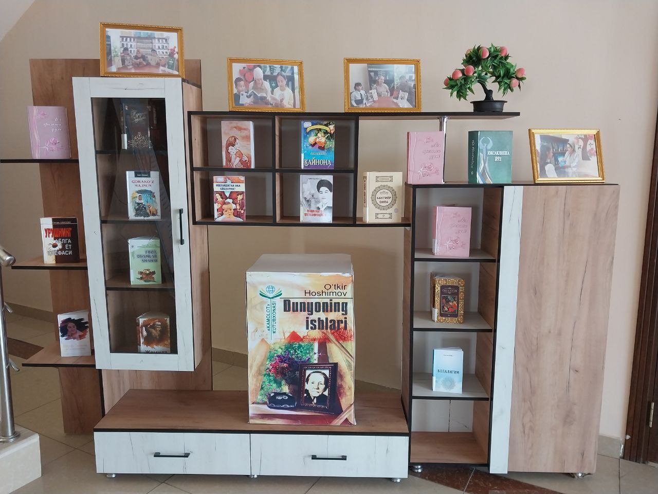 "Kitobxon onalar" kuniga bag'ishlangan kitob ko'rgazmasi