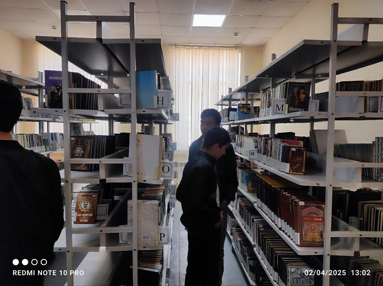 142-maktab - "Qiziqarli kutubxonada"