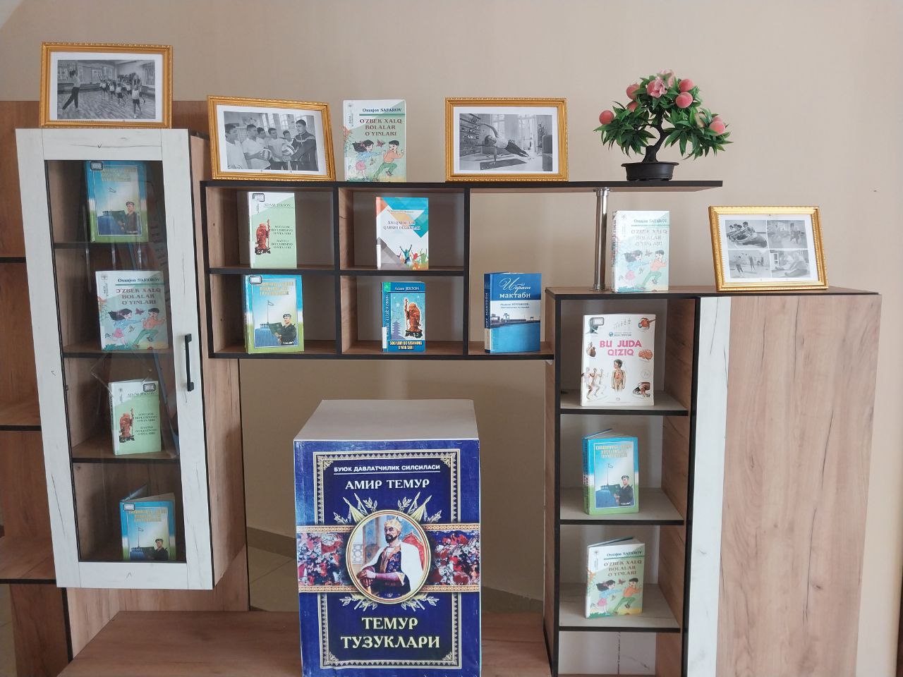 "Biz sog'lom turmush tarziga amal qilamiz" nomli kitob rasmli ko'rgazma