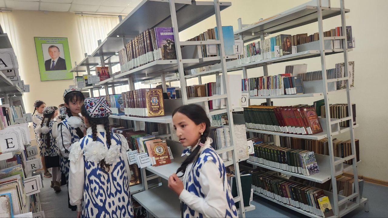 54-maktab - Kutubxonada ekskursiya