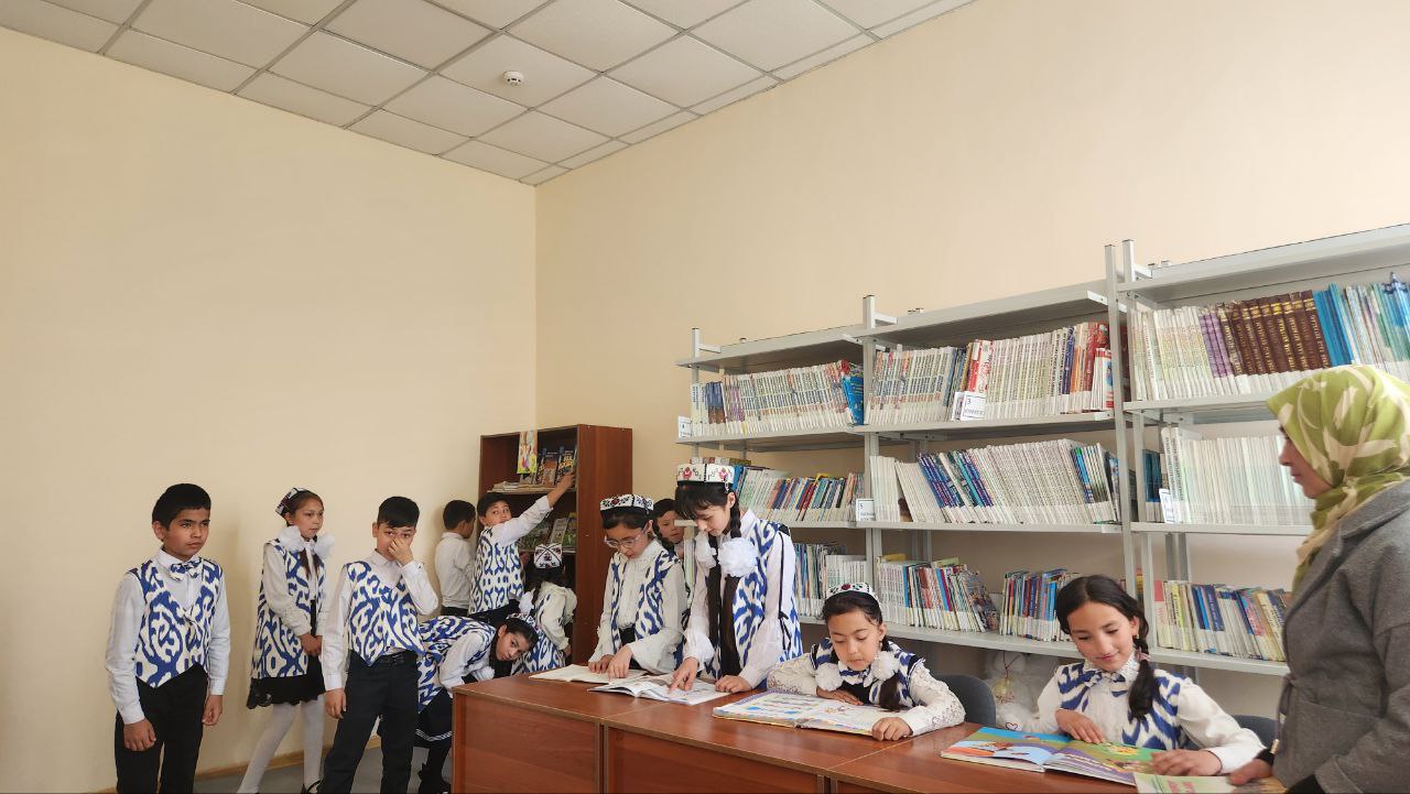 54-maktab - Kutubxonada ekskursiya