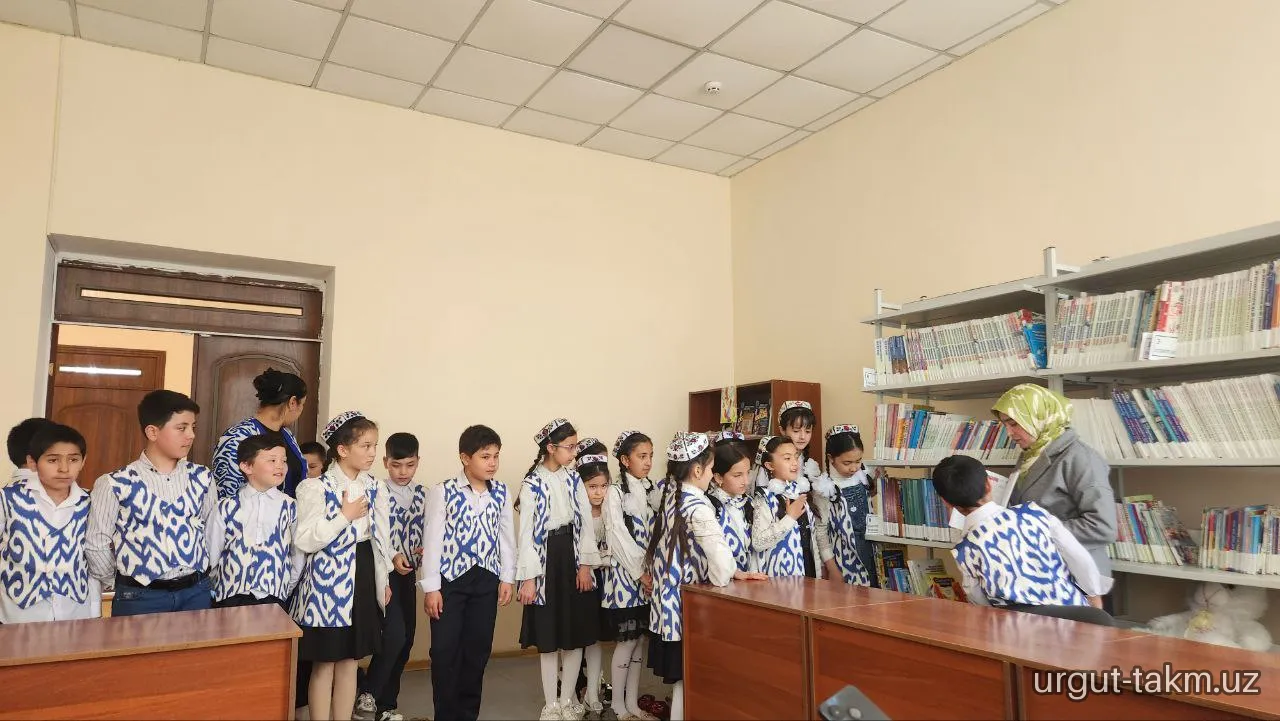 54-maktab - Kutubxonada ekskursiya