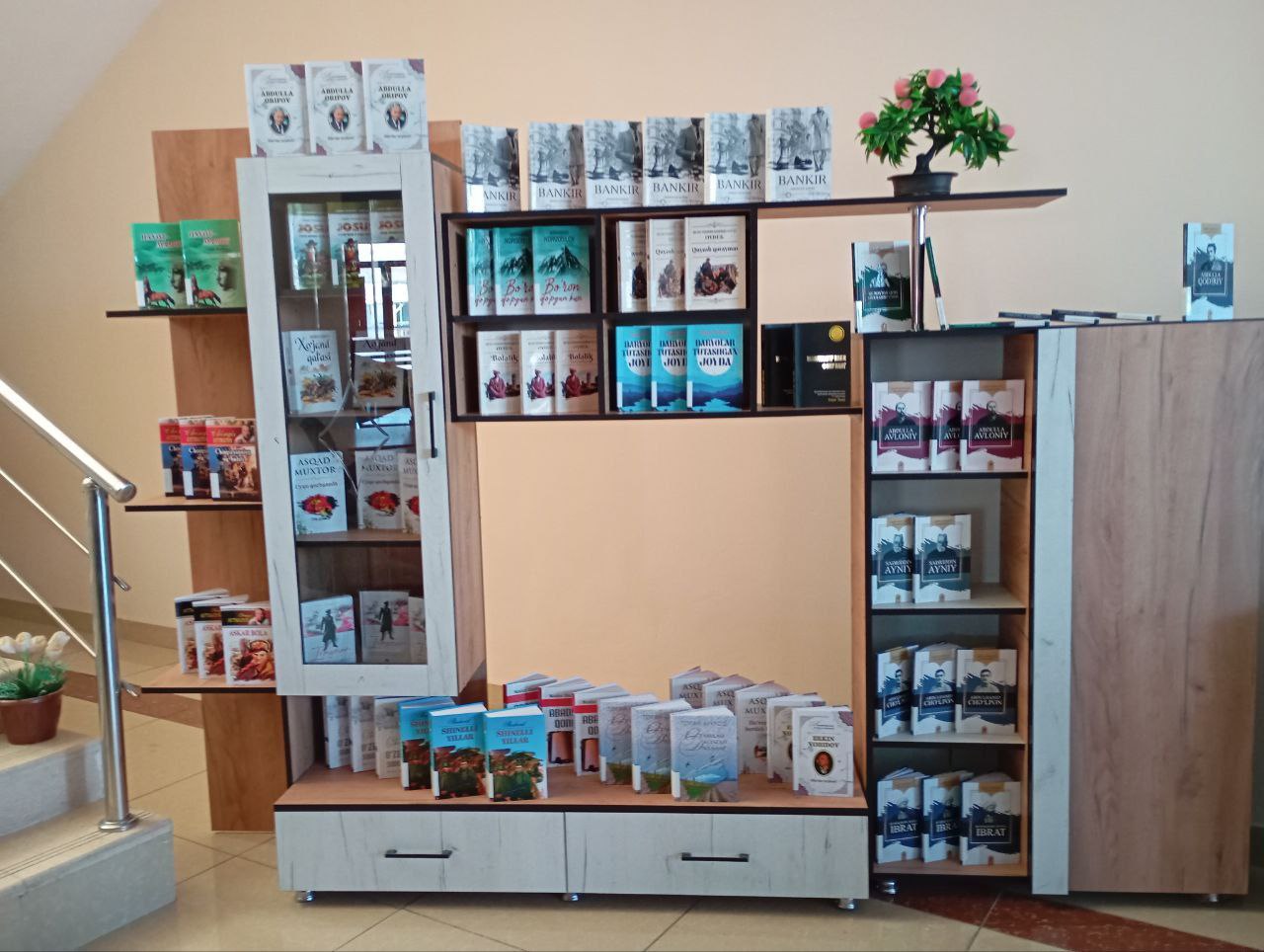 "Kitobxonlik haftaligi"ga tayyorgarlik jarayonidan lavhalar