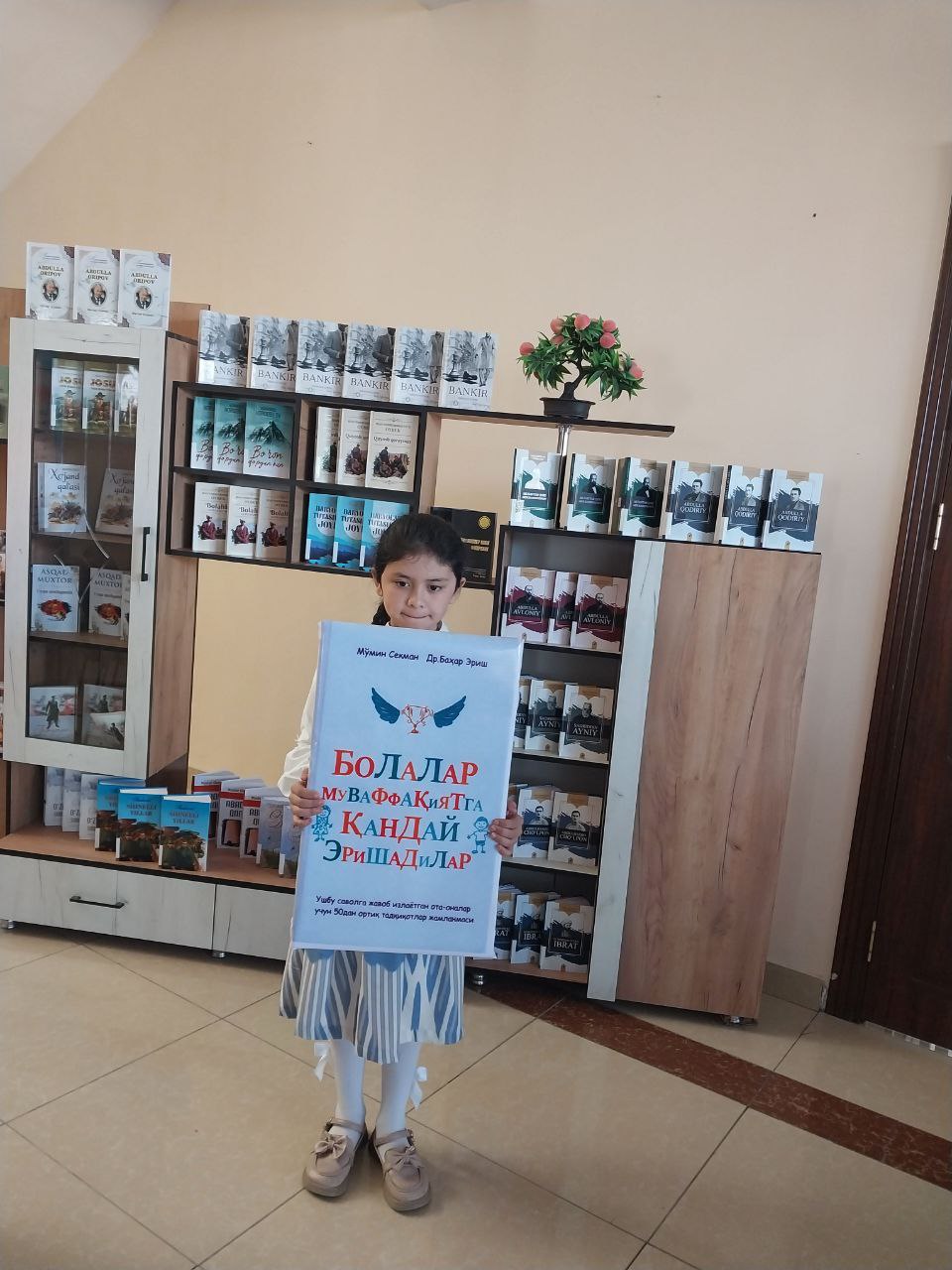 "Kitobxonlik haftaligi"ga tayyorgarlik jarayonidan lavhalar