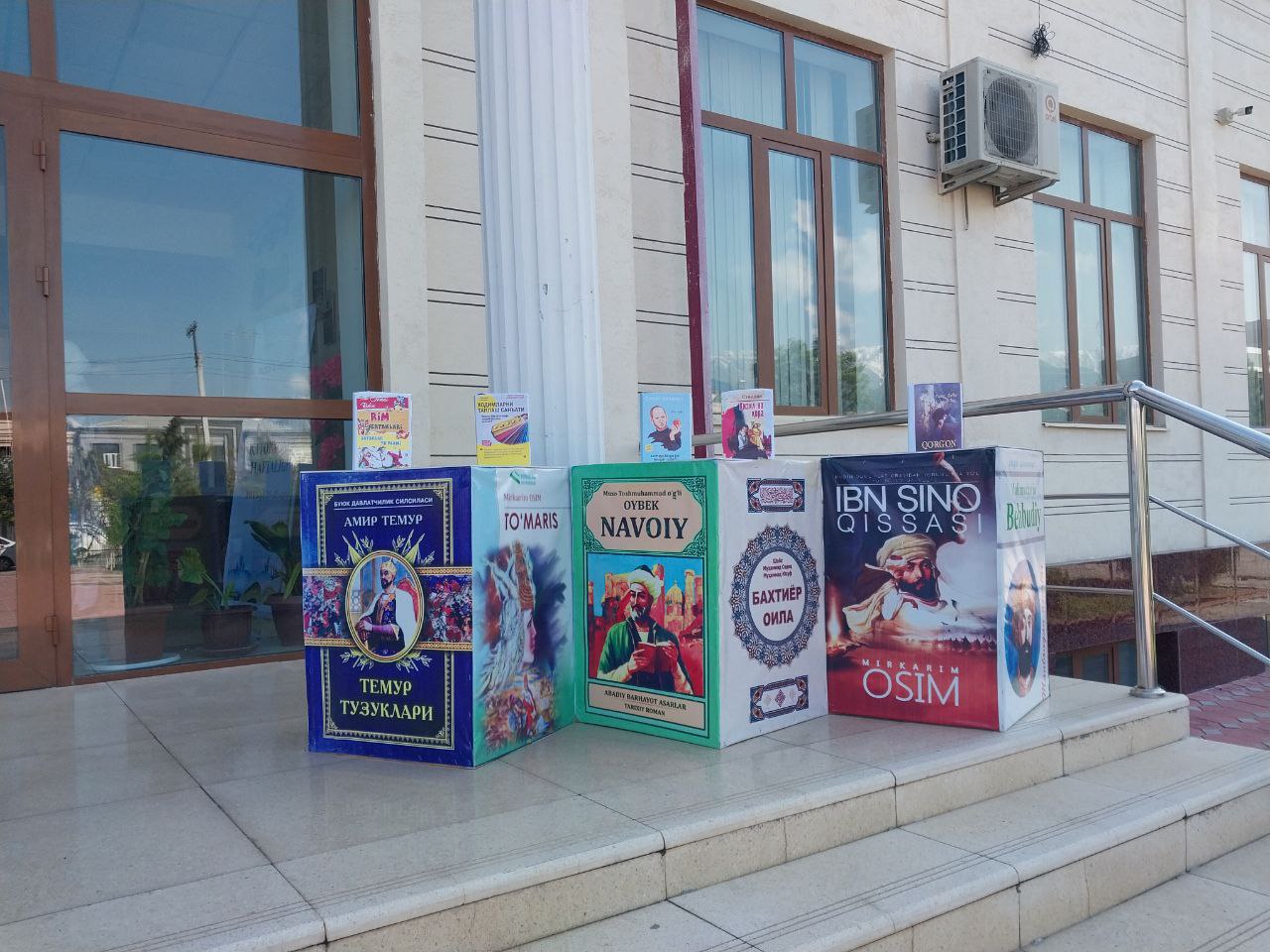 "Kitobxonlik haftaligi"ga tayyorgarlik jarayonidan lavhalar