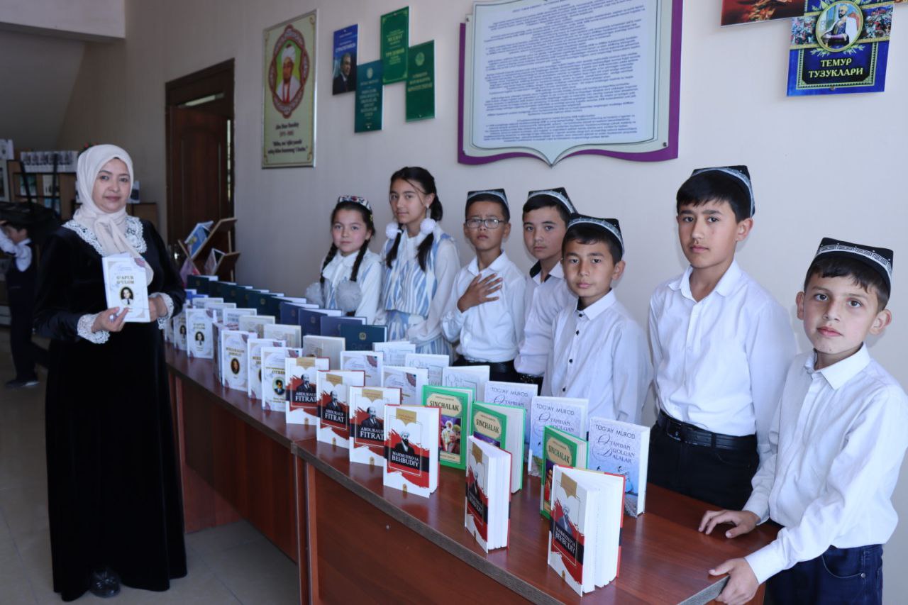 "Barcha kitoblar siz uchun" deb nomlangan kitob ko'rgazmasi