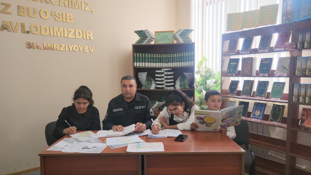 "Davlat xizmatchisi kutubxonada oila a'zolari bilan bir kun"