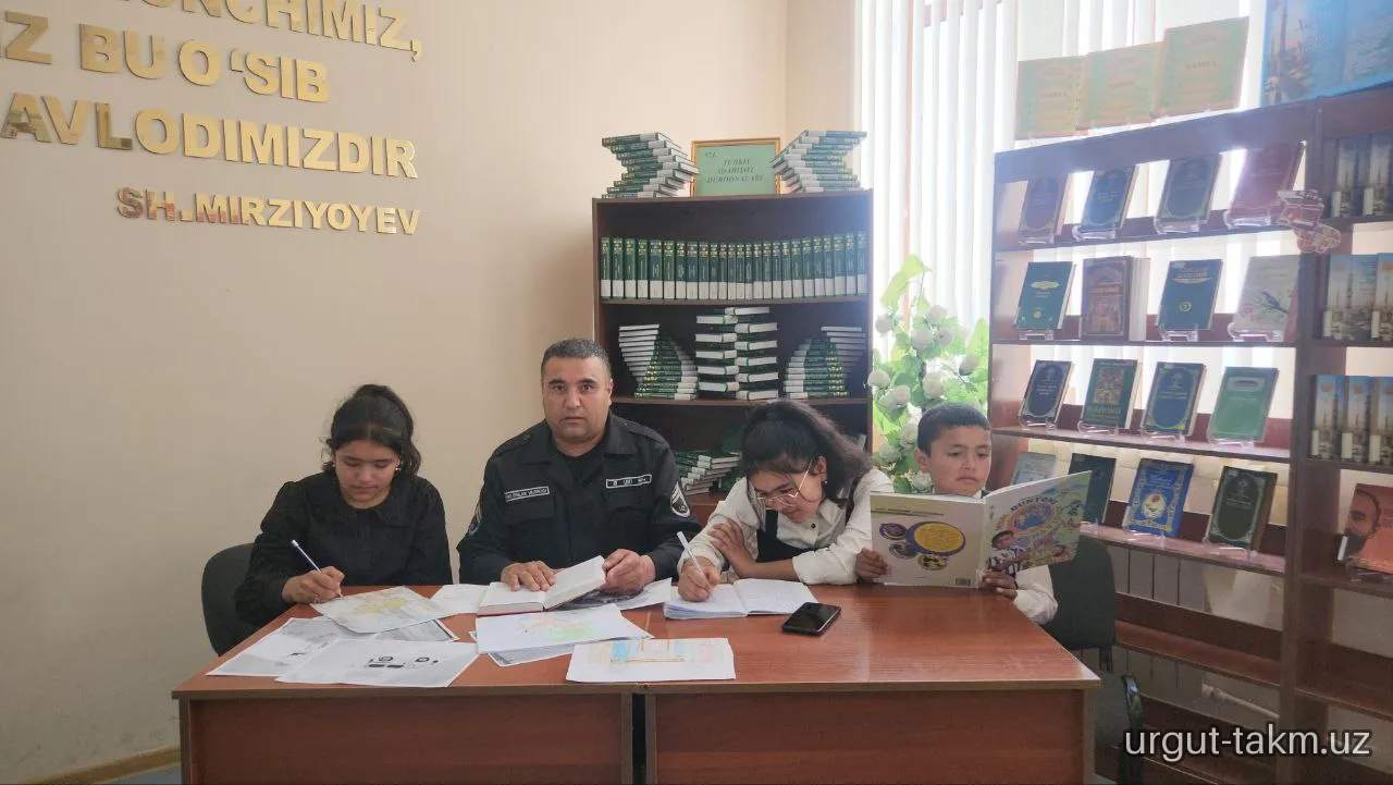 "Davlat xizmatchisi kutubxonada oila a'zolari bilan bir kun"