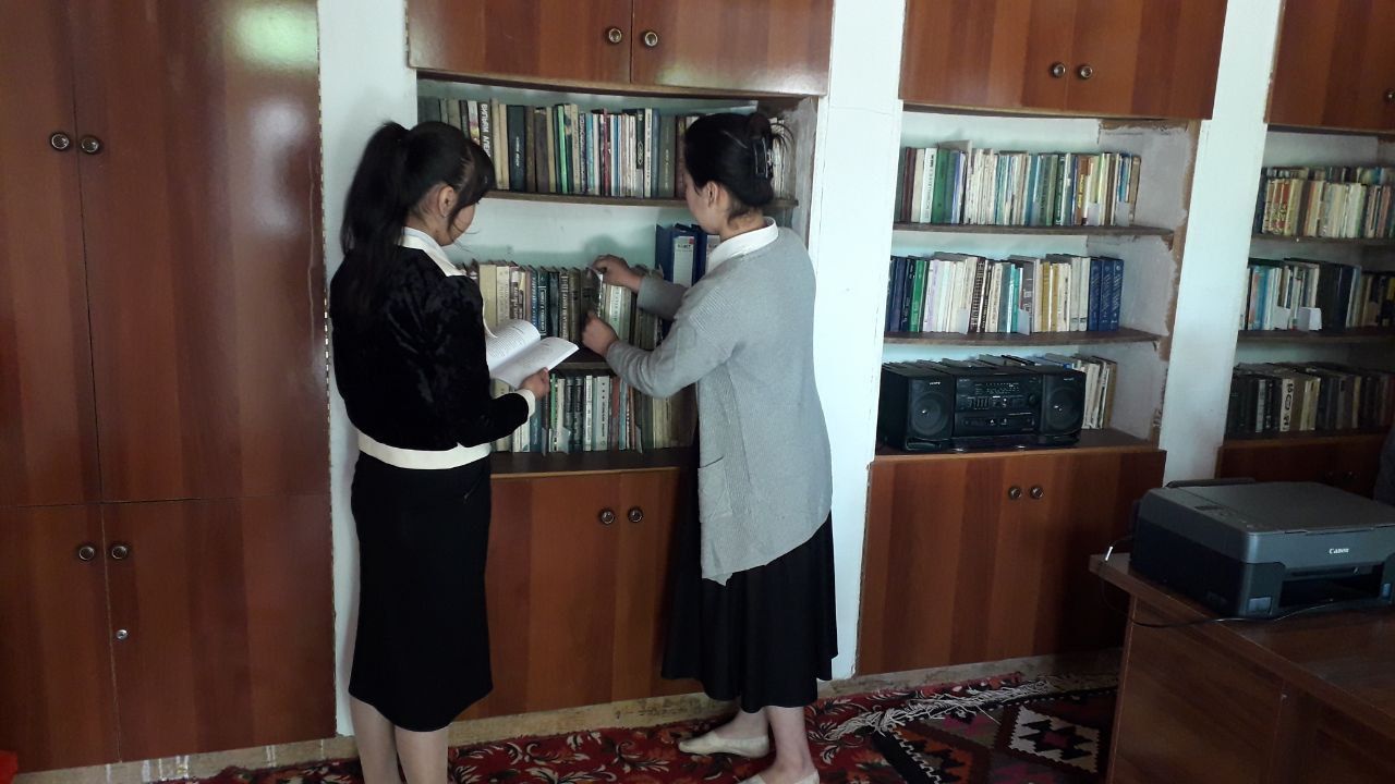 Husniddin Fayozov xonadoniga kitobxonlar bilan ijodiy uchrashuv