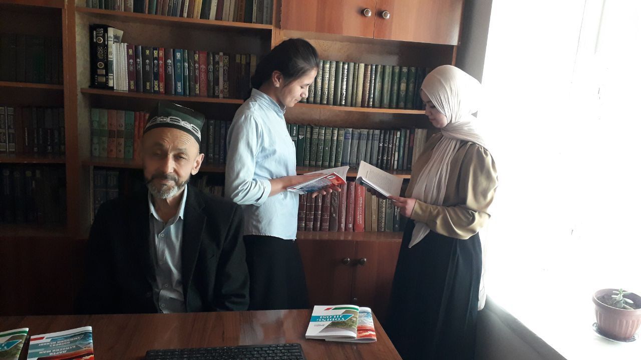 Husniddin Fayozov xonadoniga kitobxonlar bilan ijodiy uchrashuv