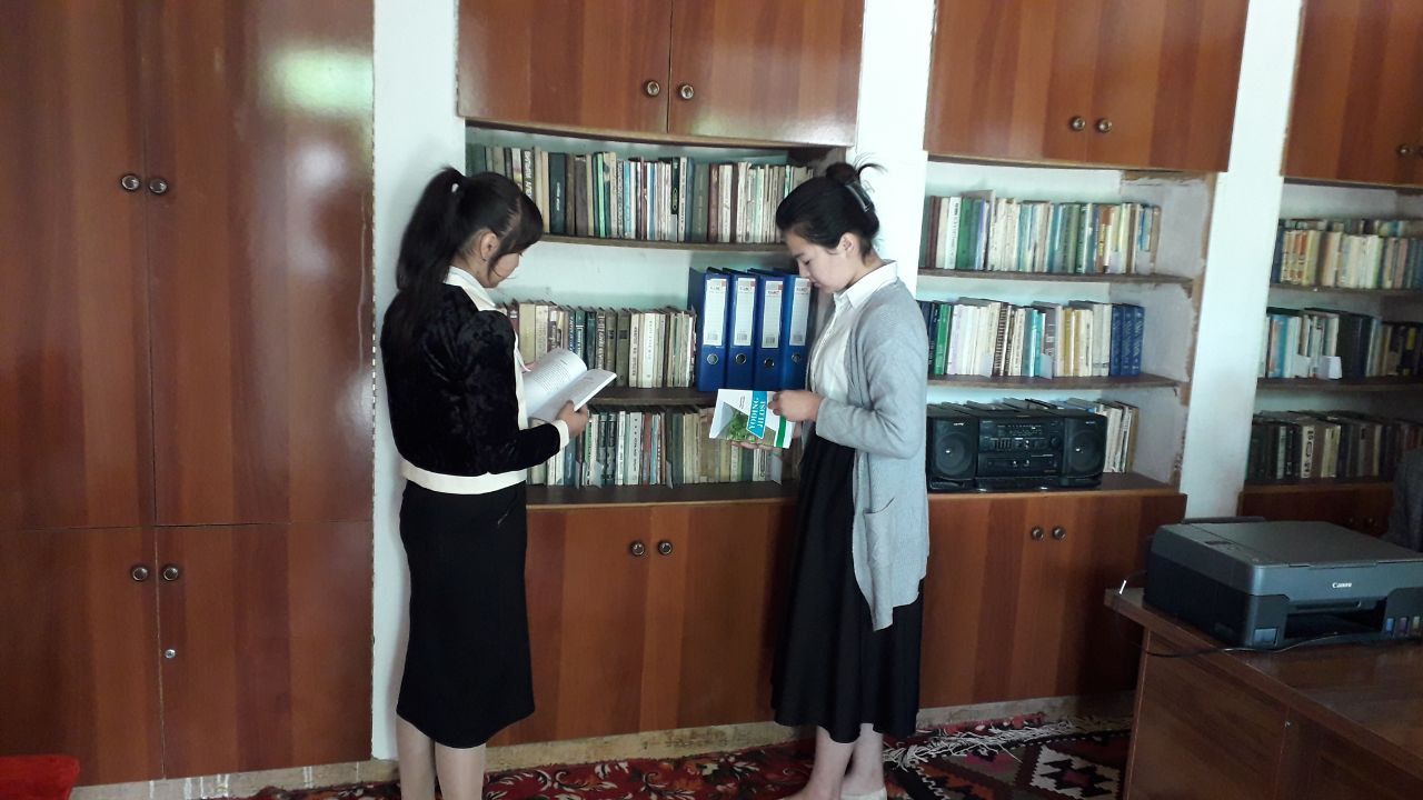 Husniddin Fayozov xonadoniga kitobxonlar bilan ijodiy uchrashuv