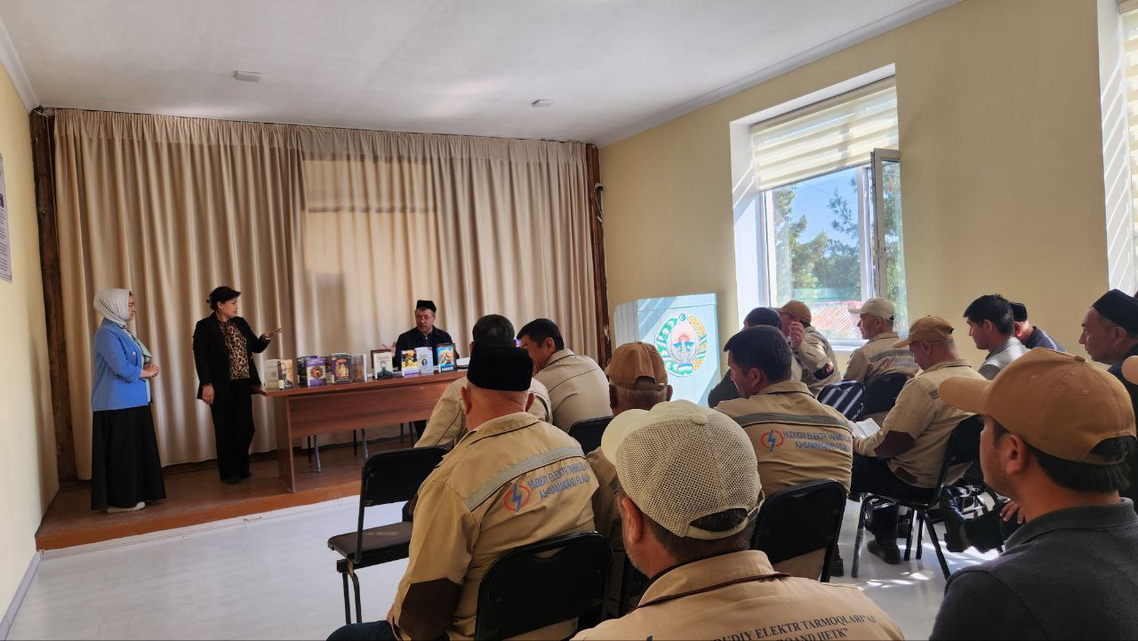 "Kitobxonlik haftaligi" doirasida davra suhbati - Elektr tarmoqlari korxonasi xodimlari bilan
