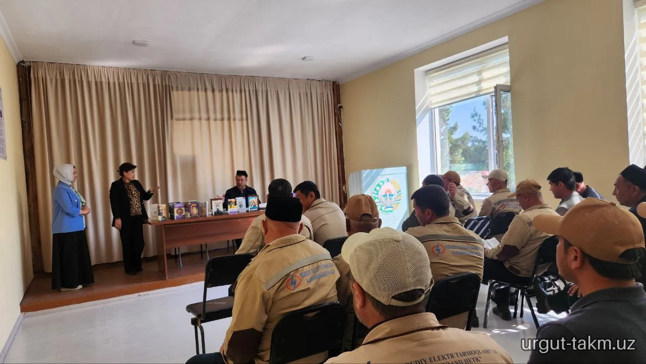 "Kitobxonlik haftaligi" doirasida davra suhbati - Elektr tarmoqlari korxonasi xodimlari bilan