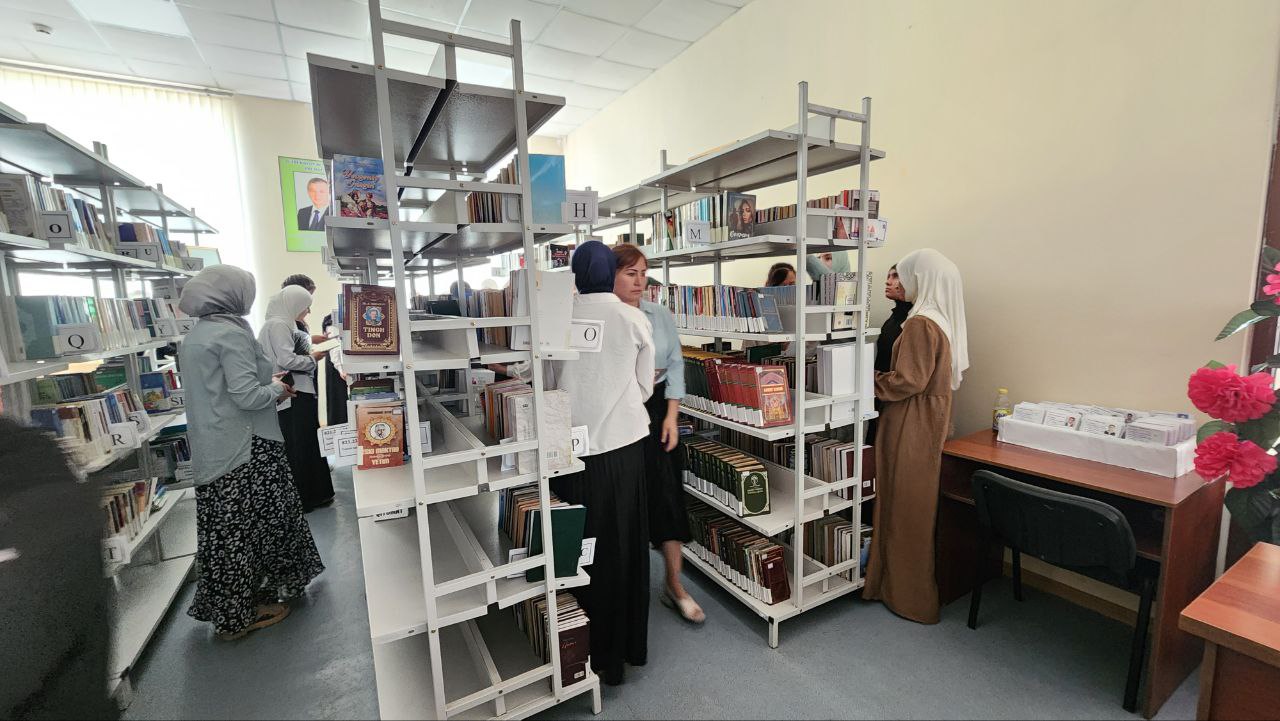 Qiziqarli kutubxona - 142-maktabning 8-sinf o'quvchilari