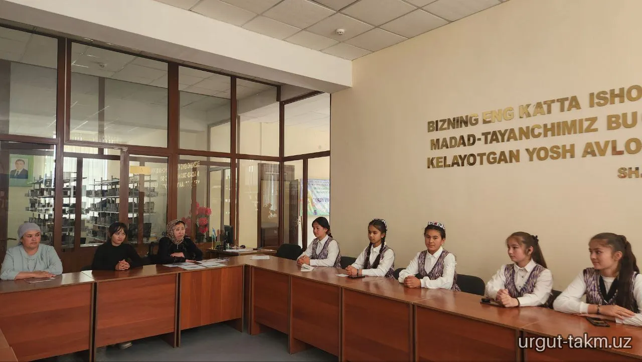 "Yosh kitobxonlar klubi" a'zolari 122-maktab