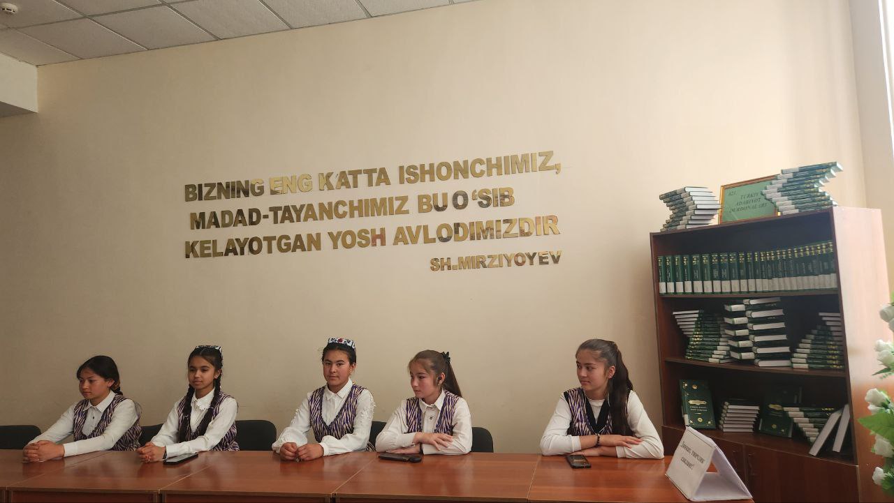 "Yosh kitobxonlar klubi" a'zolari 122-maktab