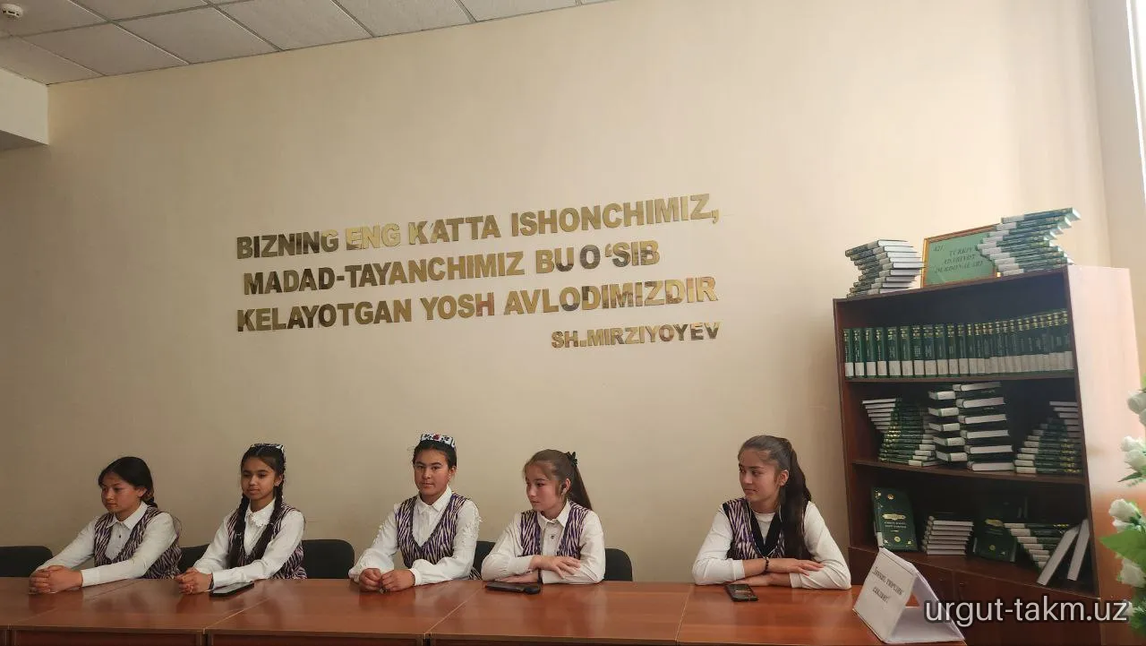 "Yosh kitobxonlar klubi" a'zolari 122-maktab