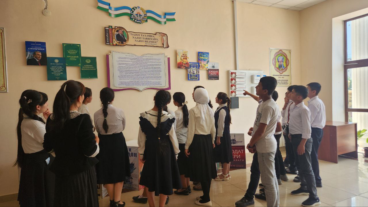 Qiziqarli kutubxonada - ixtisoslashtirilgan maktab o'quvchilari