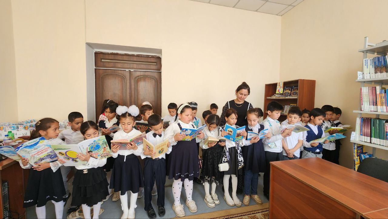 Kutubxona bo'ylab ekskursiya - 54-maktabning 1-sinf o'quvchilari