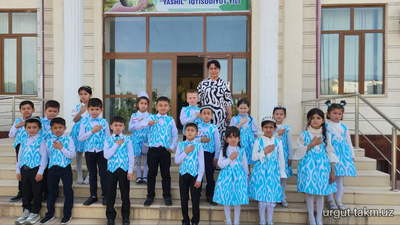 Miliy liboslar kuni - 54-maktab