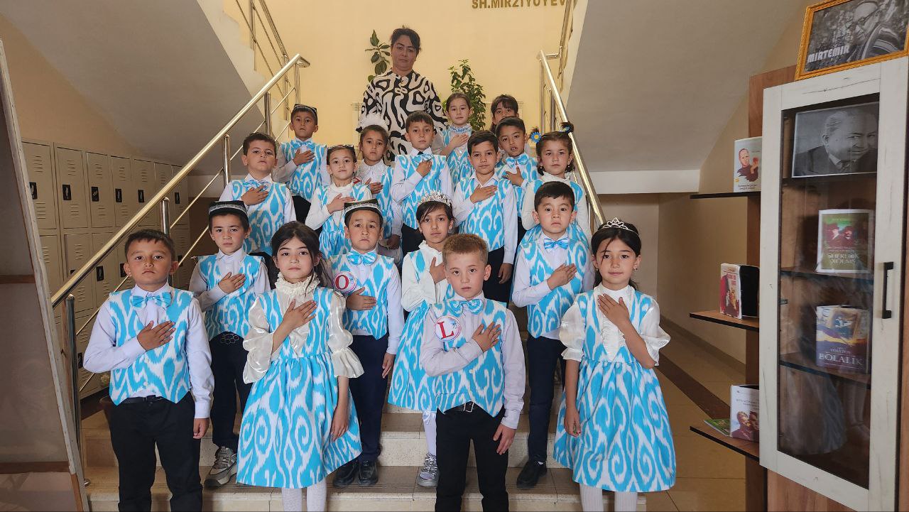 Miliy liboslar kuni - 54-maktab