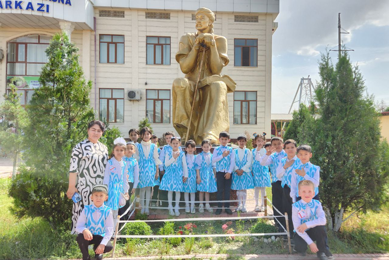 Miliy liboslar kuni - 54-maktab