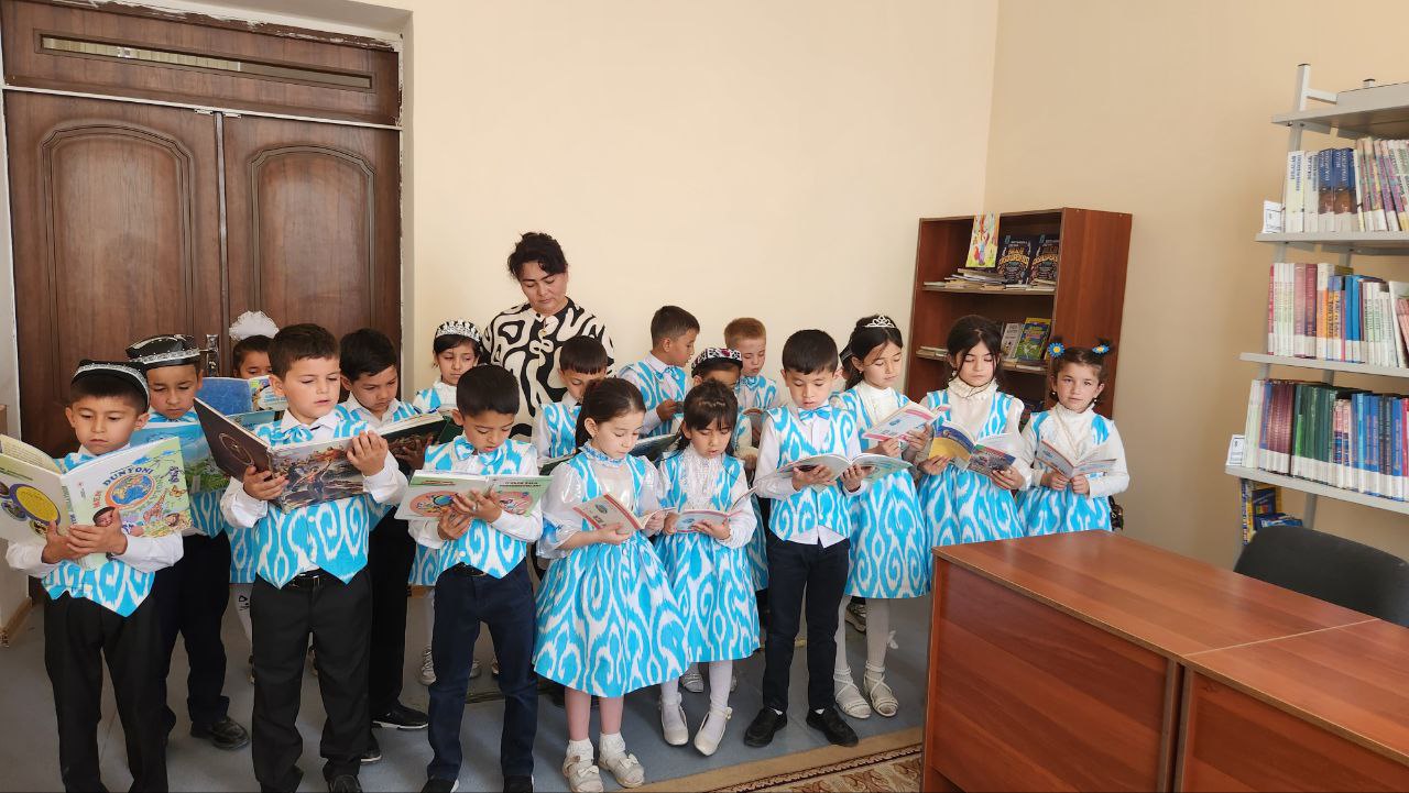 Miliy liboslar kuni - 54-maktab