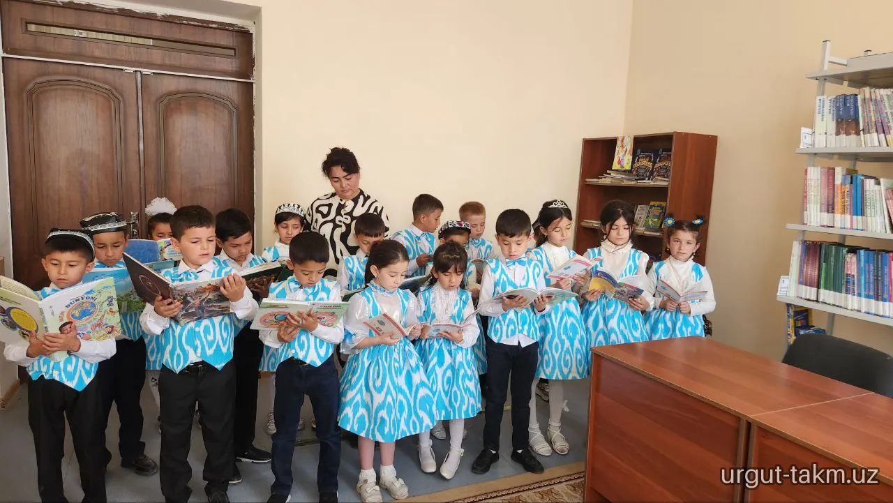 Miliy liboslar kuni - 54-maktab