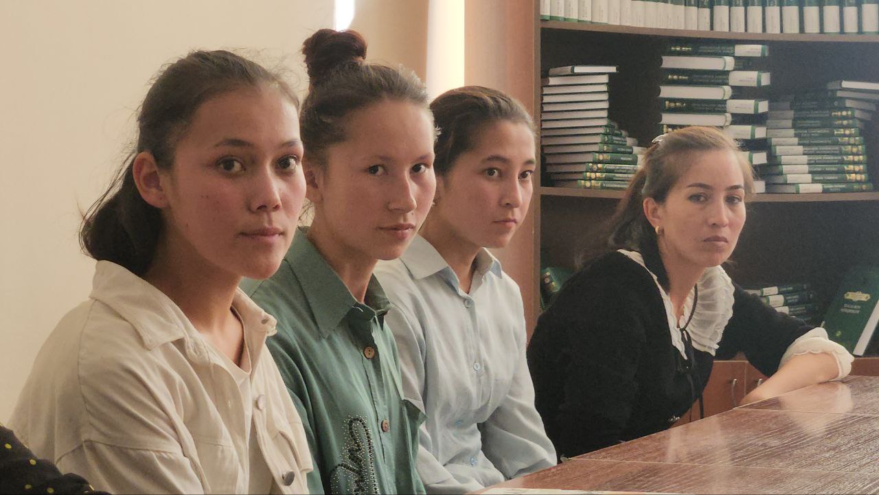 "Bolalarga bering dunyoni" shiori ostida - 54-maktab