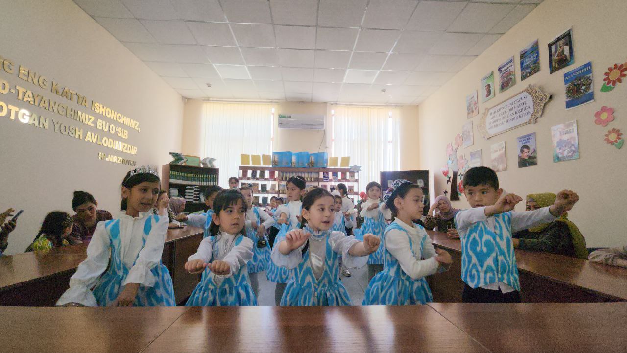 "Bolalarga bering dunyoni" shiori ostida - 54-maktab