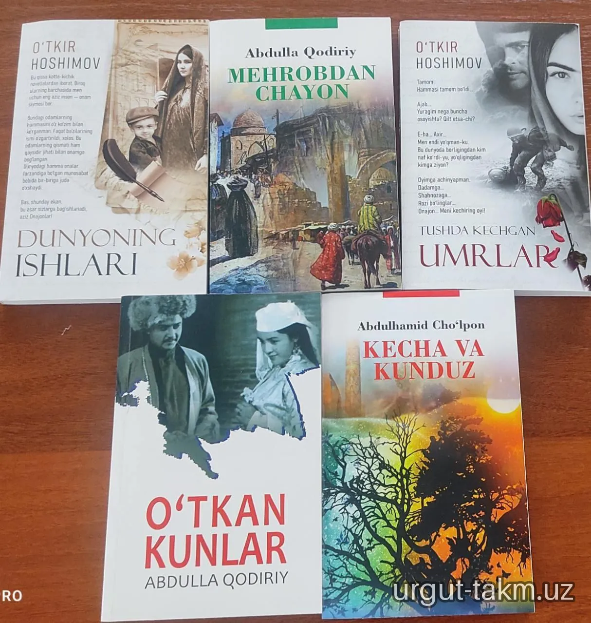 4-son Politexnika texnikumi o‘qituvchisi Fayziyev Avaz tomonidan kutubxonaga kitob sovg‘a qilindi