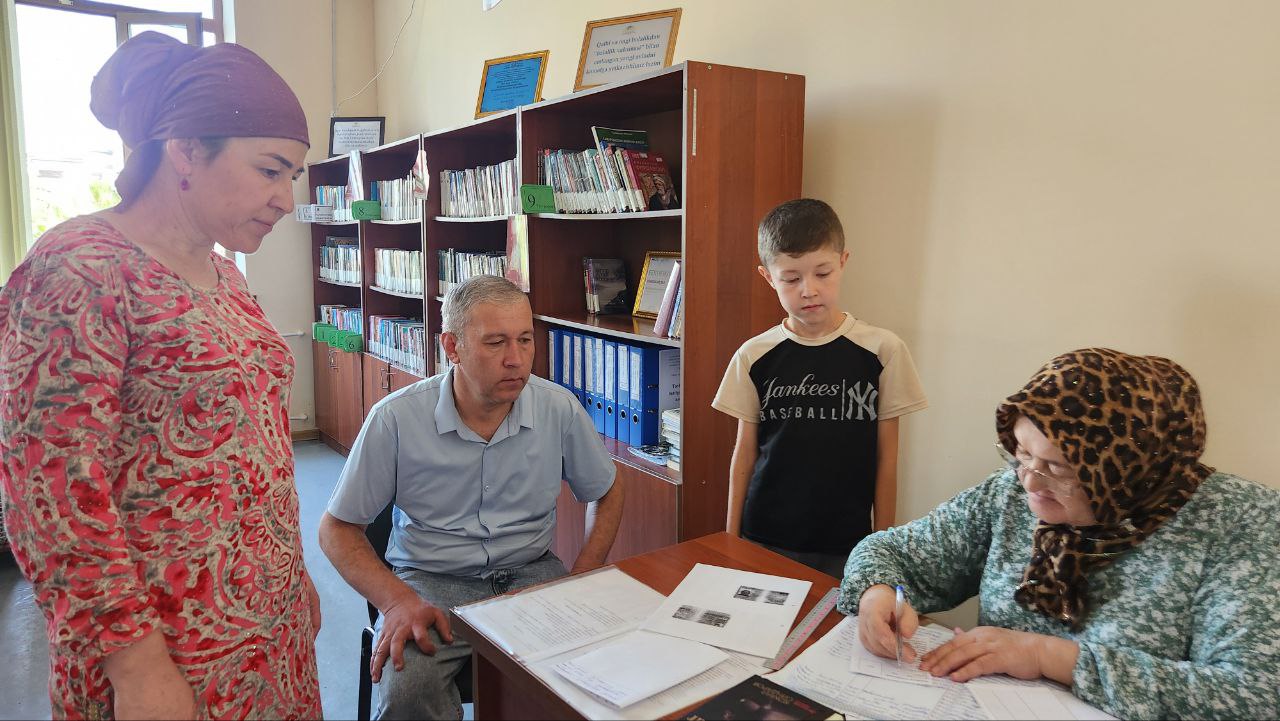 "Davlat xizmatchisi oilasi bilan kutubxonada bir kun" - Beshkapa 2-MFY ijtimoiy xodimi