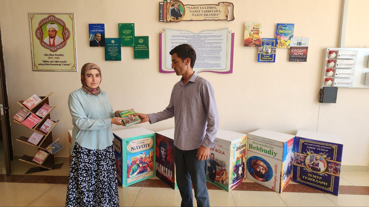 Kutubxonaga kitob sovg'a qilaman - 16-musiqa maktabi o'qituvchisi