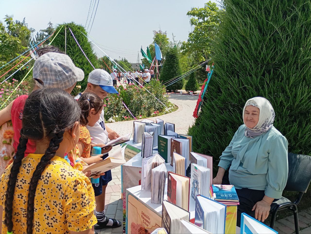 Yoshlar festivalida ko'chma kutubxona tashkil etildi