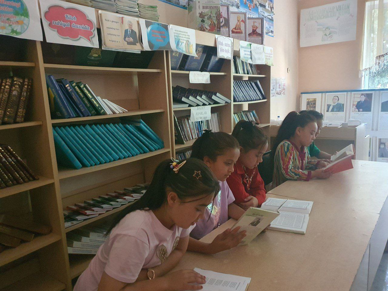 Urgut tumanidagi 4-umumiy o’rta ta’lim maktabi  qoshida faoliyat yuritayotgan  ”Sog’lomlashtirish maydonchasi”da  kitob targ‘iboti tashkil qilindi