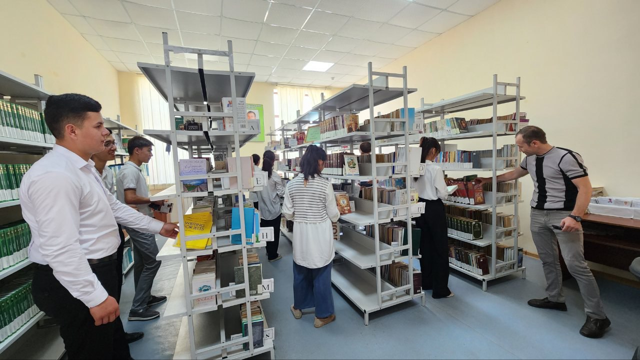 Urgut tuman axborot-kutubxona markazida tumanimizmizning Yangiobod mahallasida joylashgan 35-umumtaʼlim maktabi oʻquvchilari va ustozlari bilan kutubxona bo‘ylab ekskursiya tashkil etildi