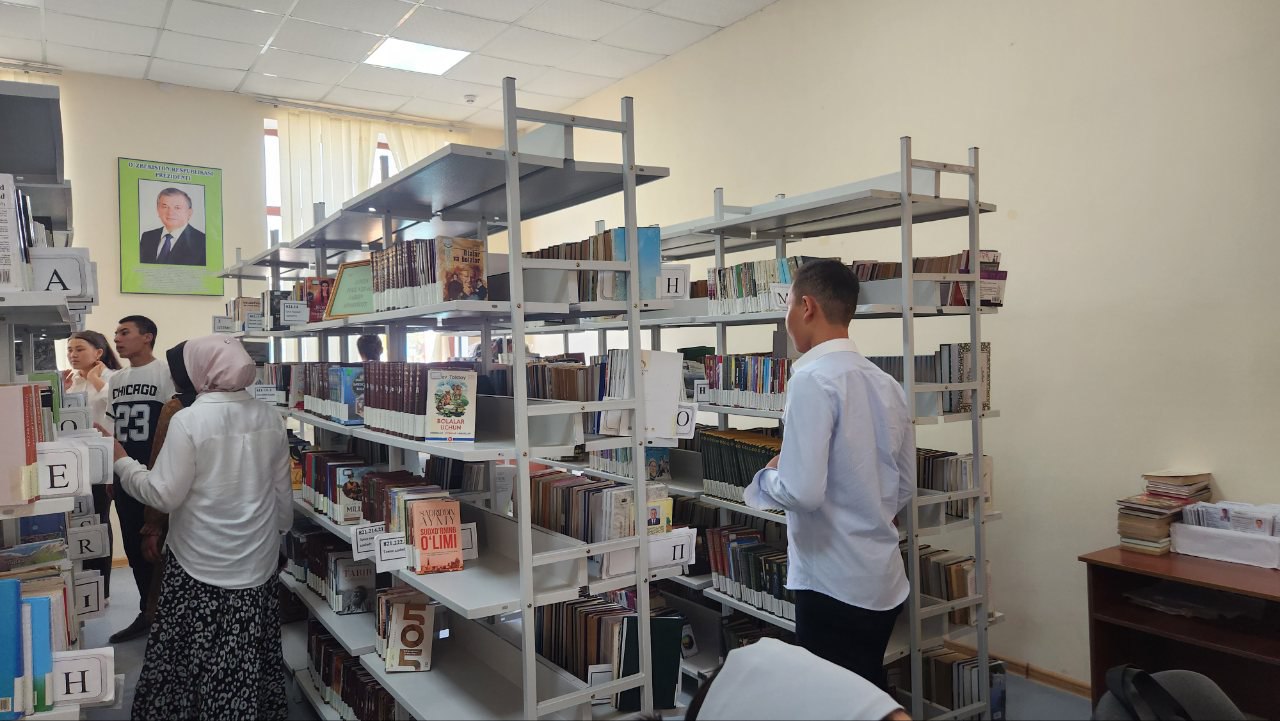 Urgut tuman axborot-kutubxona markazida tumanimizmizning Yangiobod mahallasida joylashgan 35-umumtaʼlim maktabi oʻquvchilari va ustozlari bilan kutubxona bo‘ylab ekskursiya tashkil etildi