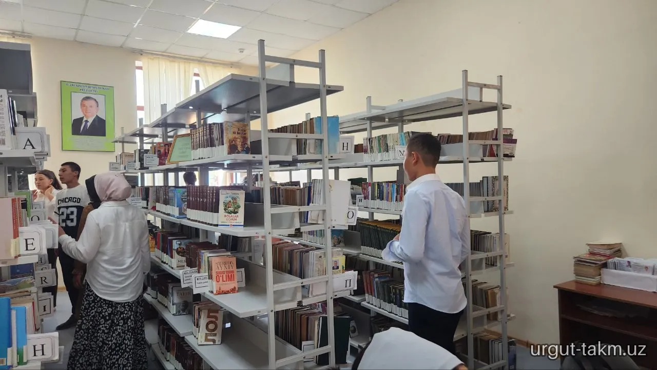 Urgut tuman axborot-kutubxona markazida tumanimizmizning Yangiobod mahallasida joylashgan 35-umumtaʼlim maktabi oʻquvchilari va ustozlari bilan kutubxona bo‘ylab ekskursiya tashkil etildi