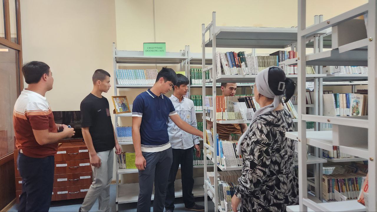 Urgut tuman axborot-kutubxona markazida tumanimizmizning Mo‘gol mahallasi yoshlari bilan kutubxona bo‘ylab ekskursiya tashkil etildi