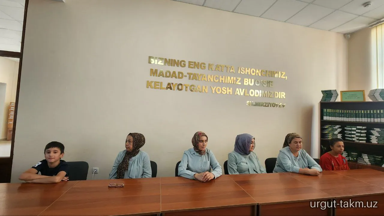 Axborot-kutubxona markazida kitobsevarlar klubi a’zolari o‘rtasida taniqli yozuvchi Maqsud Qoriyevning “Spitamen” romaniga bag‘ishlangan kitob targ‘iboti bo‘lib o‘tdi.