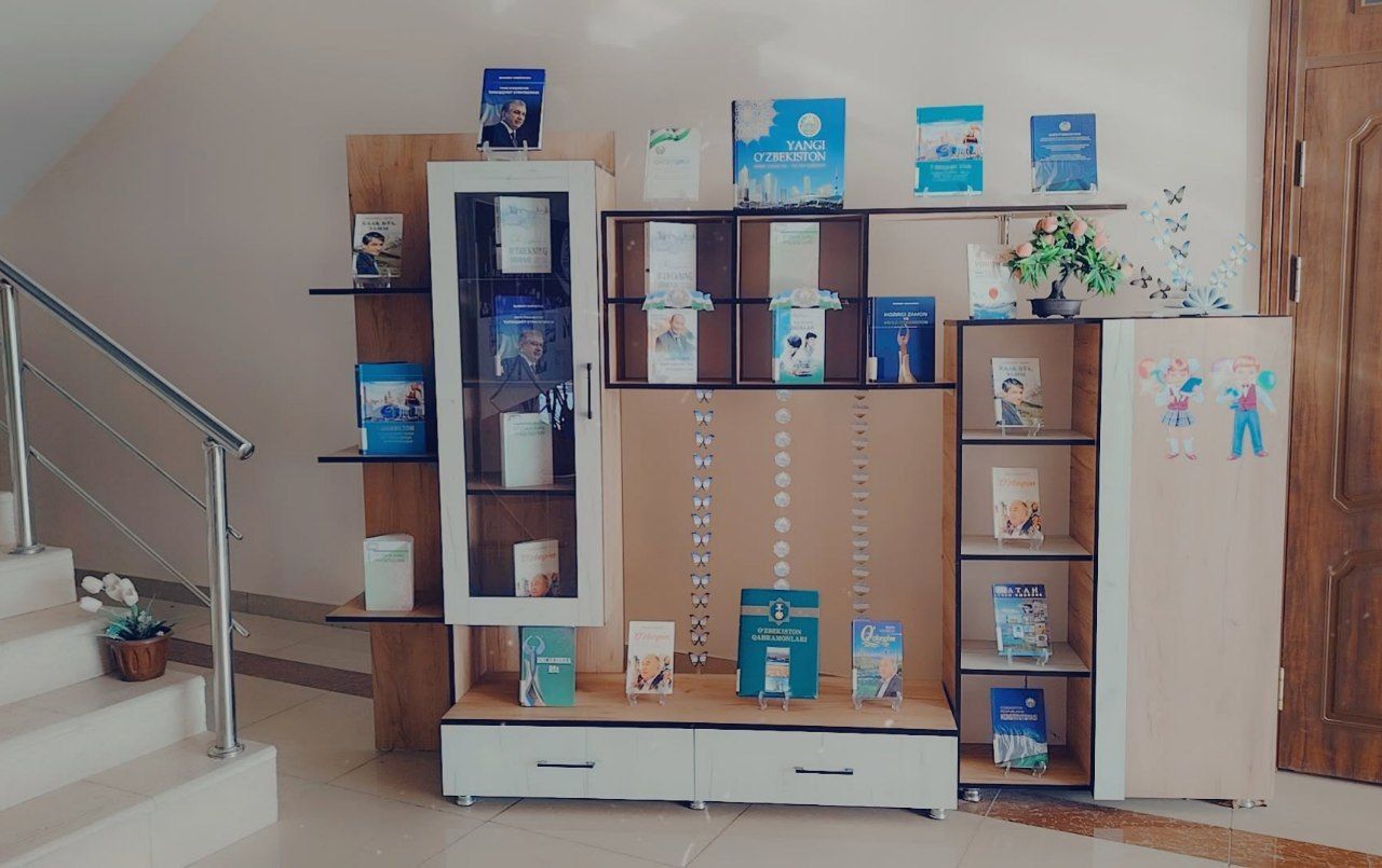 Kitob ko'rgazmasi - Mustaqillik bayrami