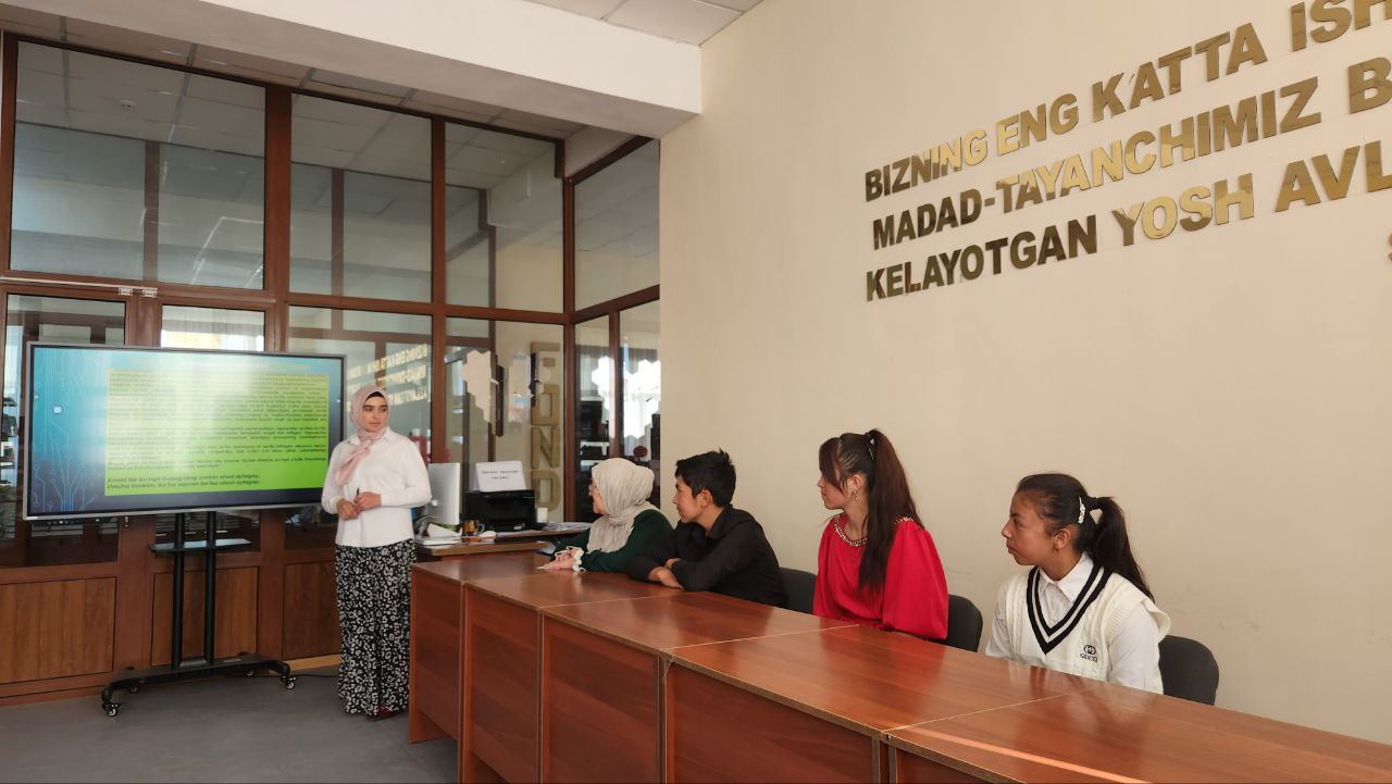 "Inson huquqlari - oliy qadriyat" mavzusida davra suhbati va kitob targ'iboti o'tkazildi