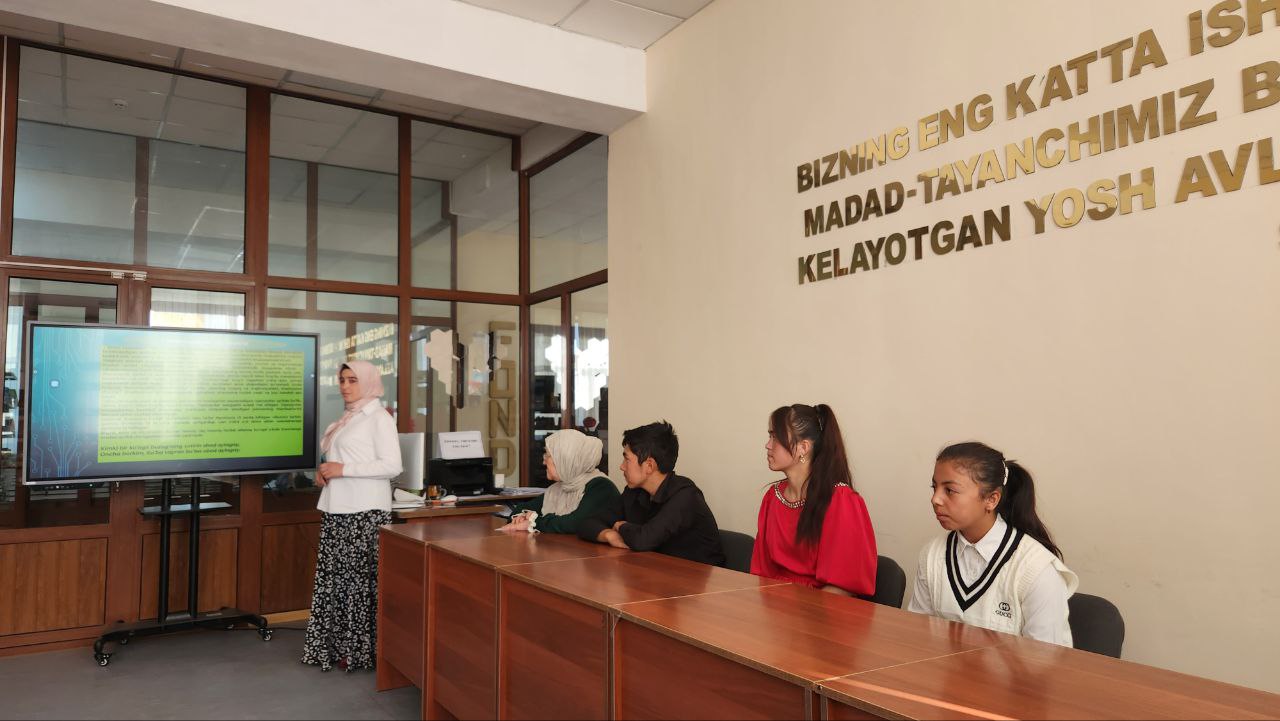 "Inson huquqlari - oliy qadriyat" mavzusida davra suhbati va kitob targ'iboti o'tkazildi