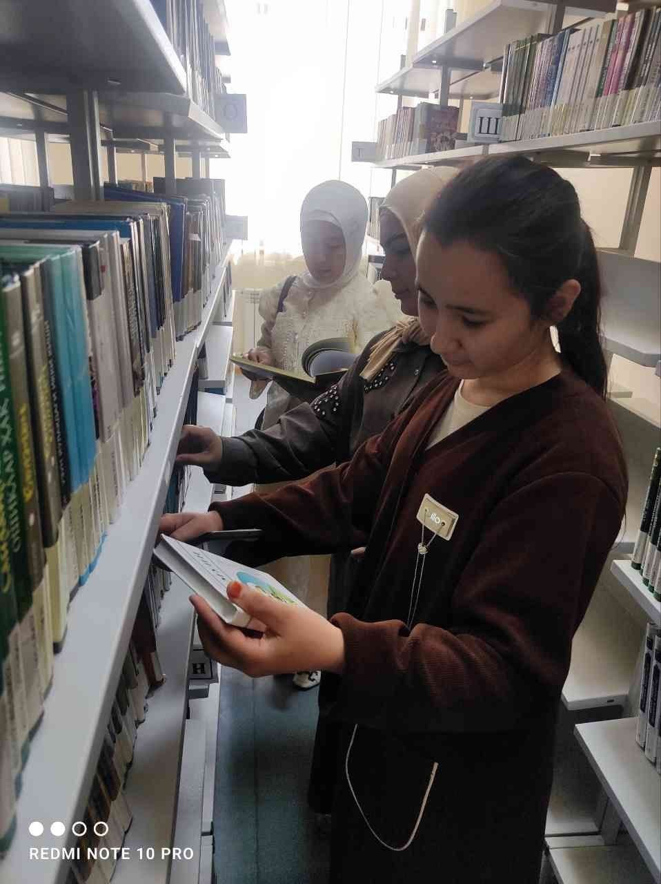 Kitobxonlik haftaligi -1-son texnikumi va tibbiyot texnikumi  uchun kutubxona bo‘ylab sayohat uyushtirildi