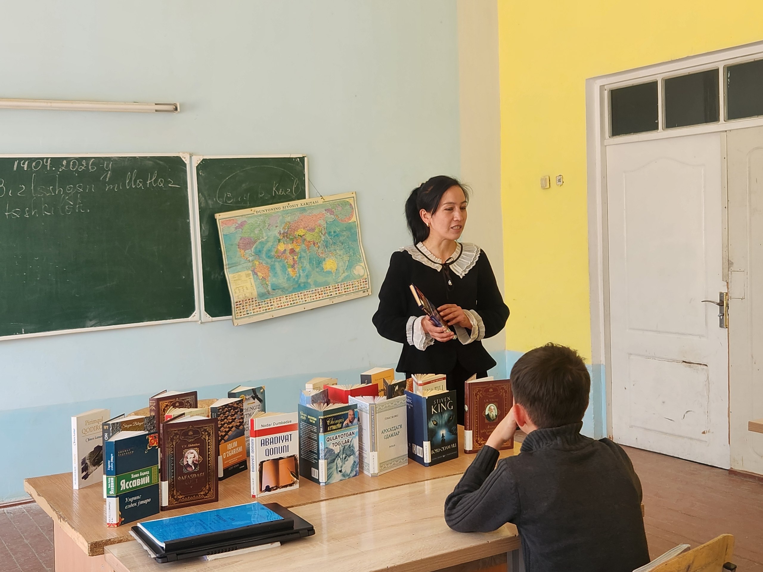 142-umumiy o‘rta ta‘lim maktabida yangi adabiyotlar targ‘iboti o‘tkazildi