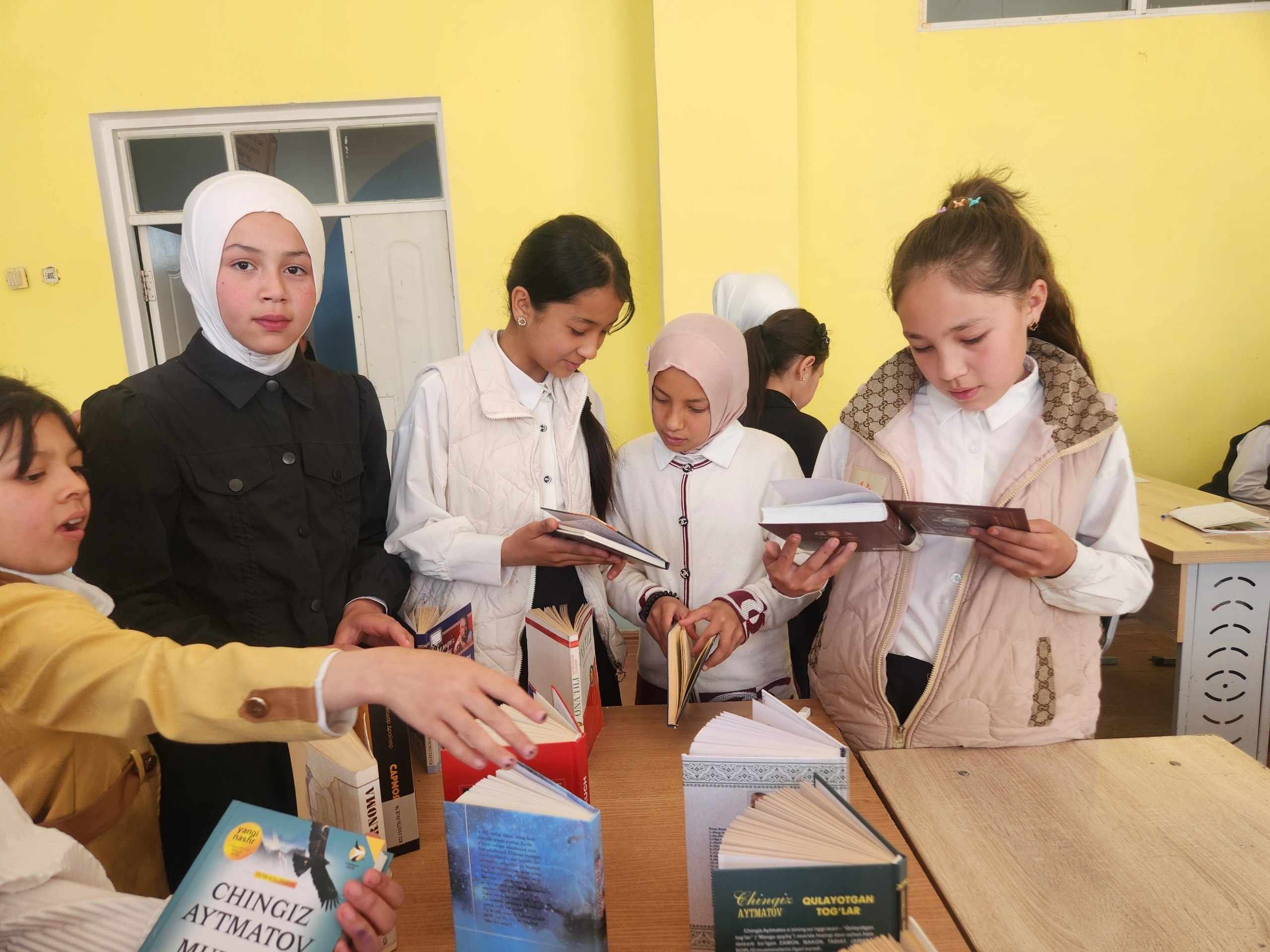 142-umumiy o‘rta ta‘lim maktabida yangi adabiyotlar targ‘iboti o‘tkazildi